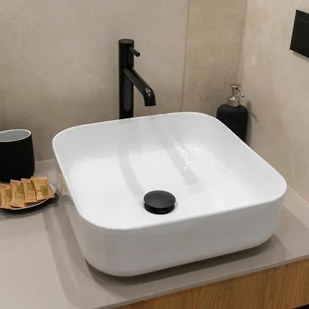 Apartman Stylish Wola - 30m2, Trams Nearby - By Rentujemy Varsó