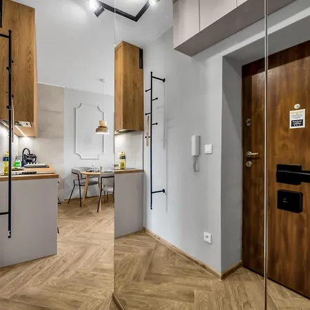 Apartman Stylish Wola - 30m2, Trams Nearby - By Rentujemy Varsó