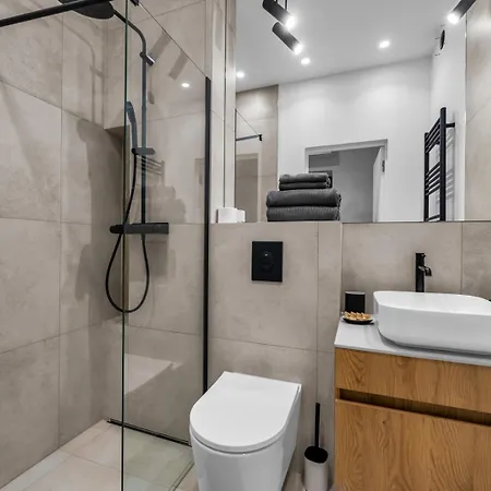 Stylish Wola - 30m2, Trams Nearby - By Rentujemy *