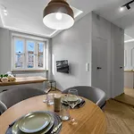 Stylish Wola - 30m2, Trams Nearby - By Rentujemy Varsovie