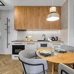Stylish Wola - 30m2, Trams Nearby - By Rentujemy Varsovie